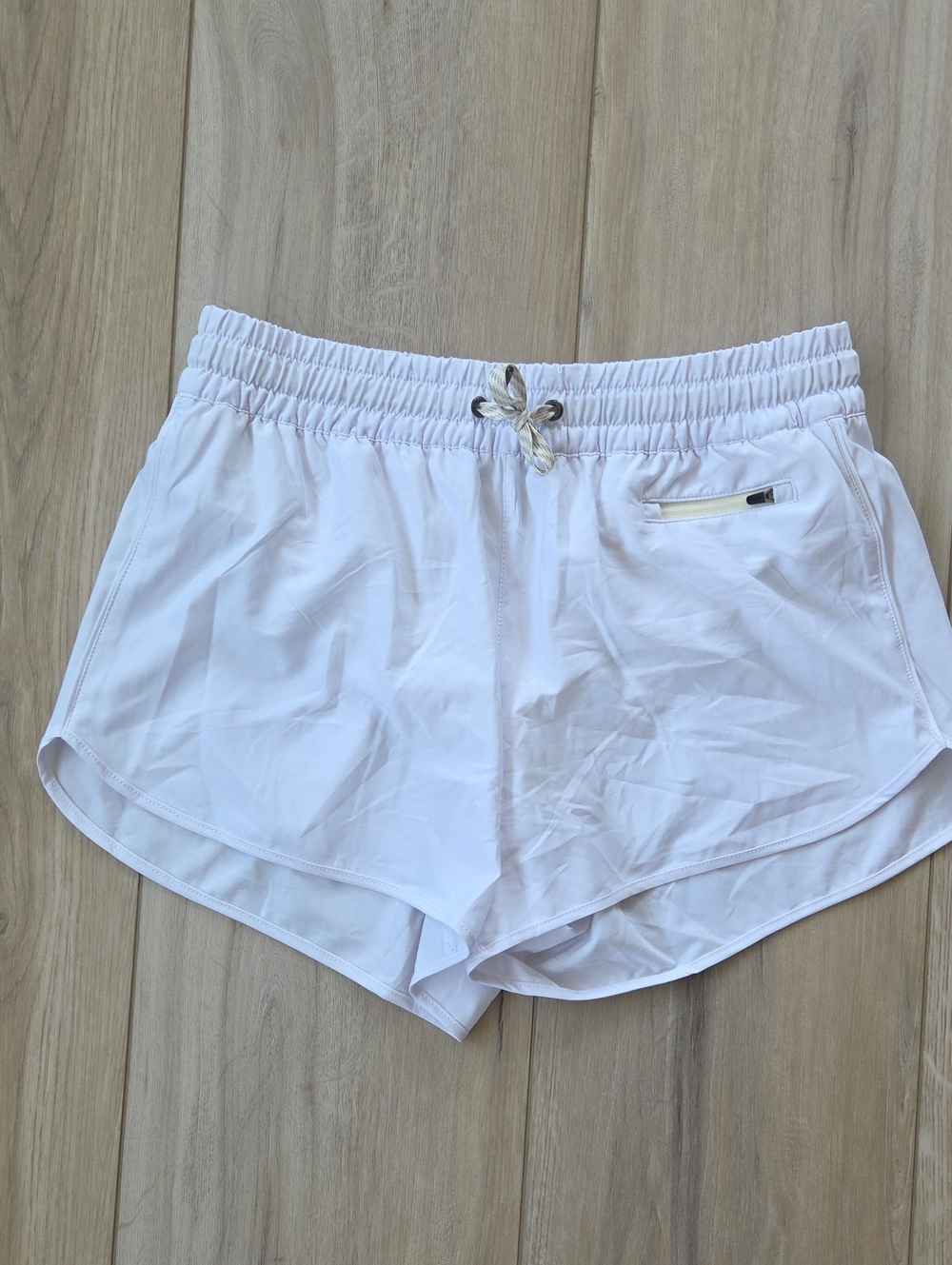 Vuori Clementine 2.0 Short 4" White Medium - Picture 4 of 6